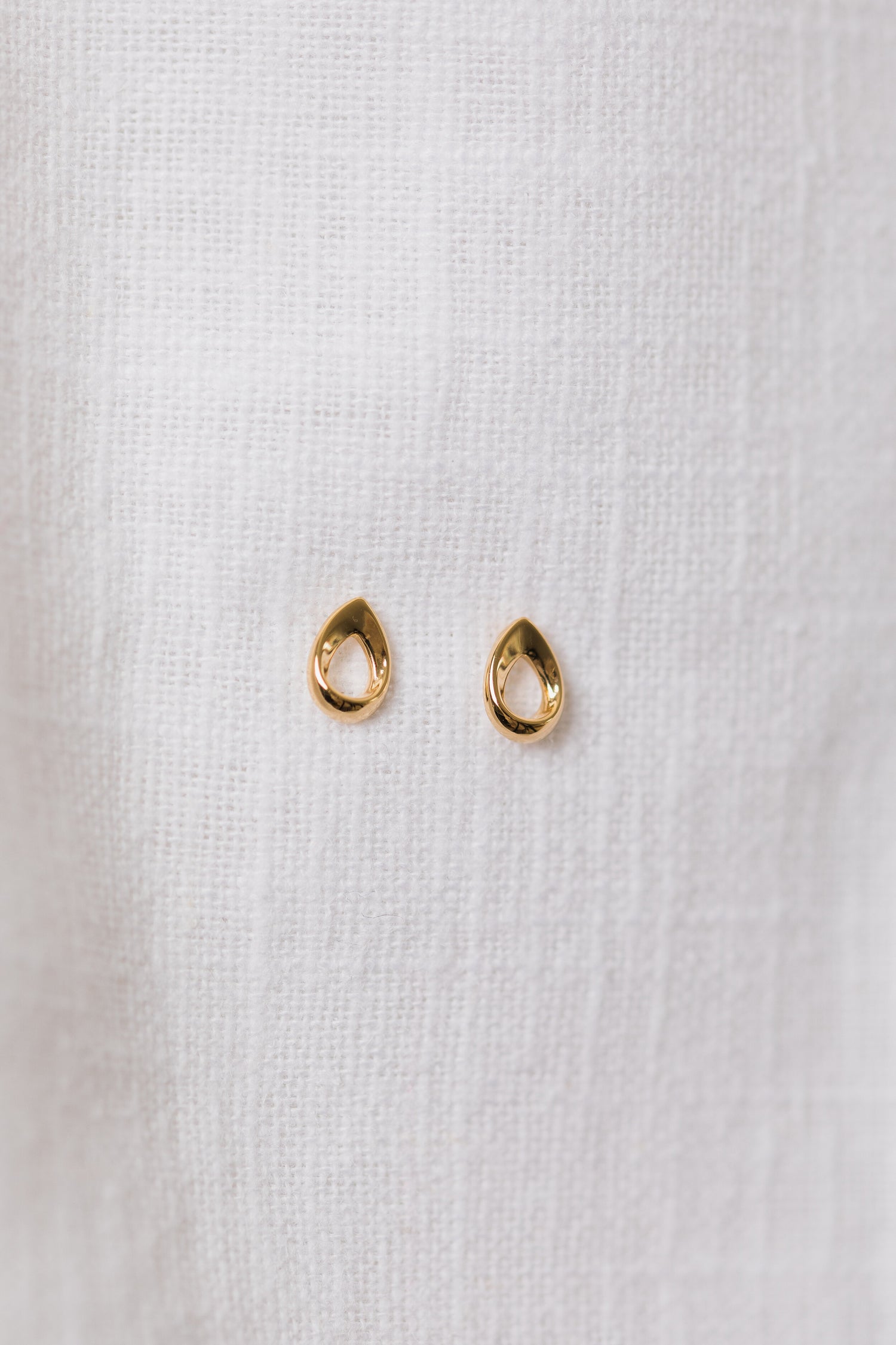 TEARDROP D'OR • Gold Plated Stud Earrings