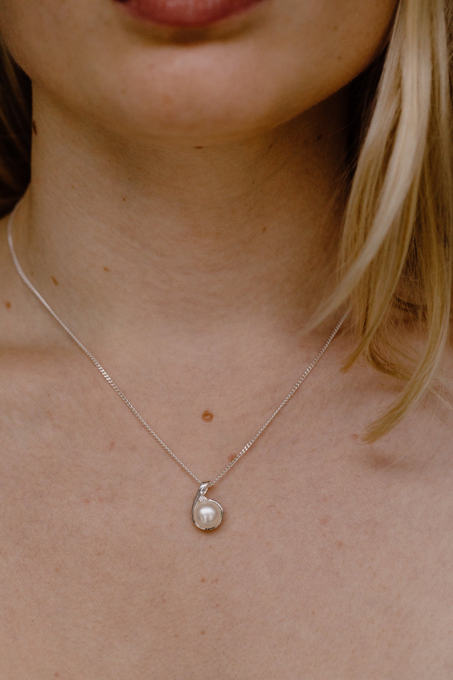 APOSTROPHE • CZ and Pearl Pendant