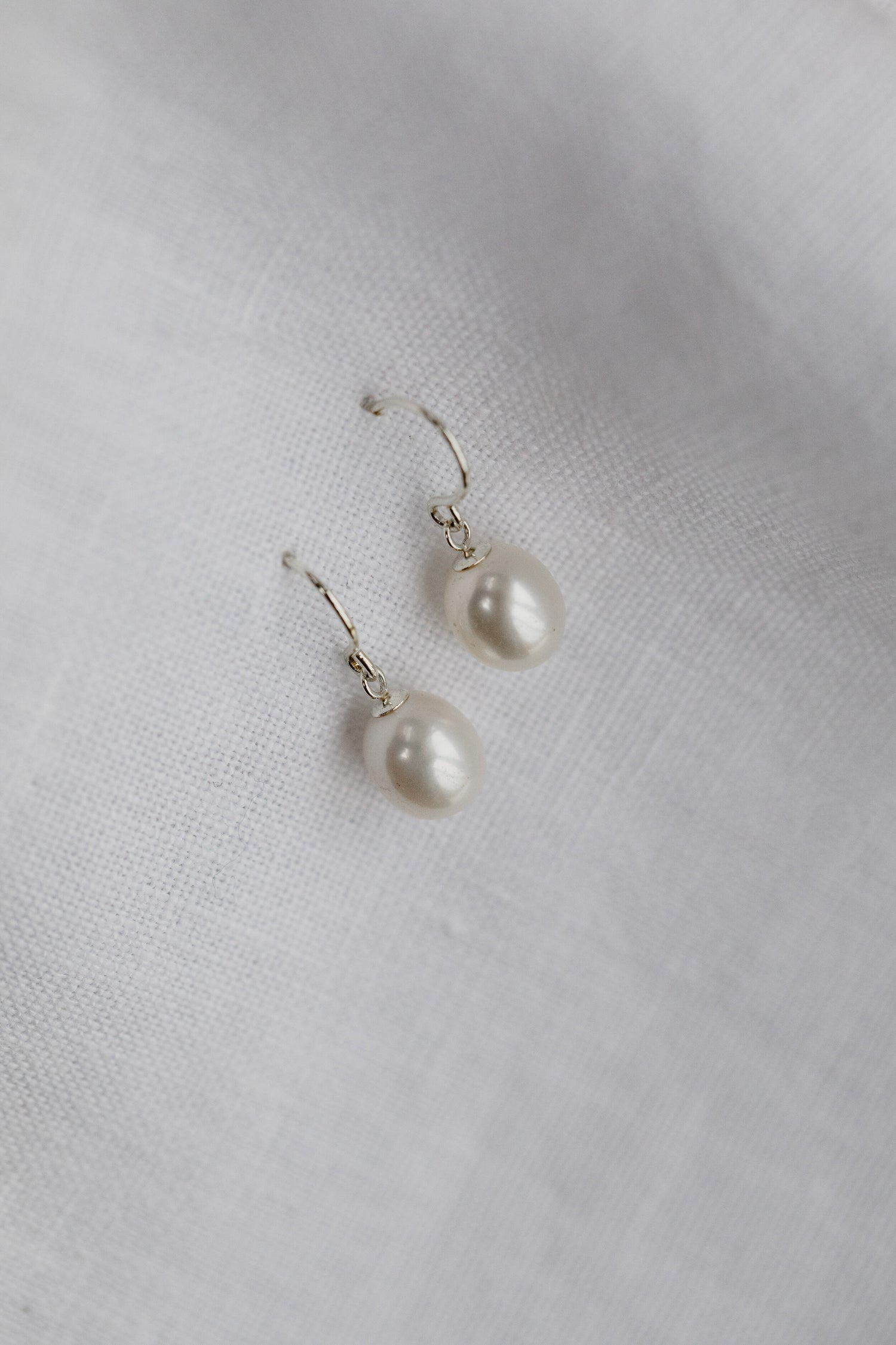 CLASSIQUE • Pearl Drop Earrings