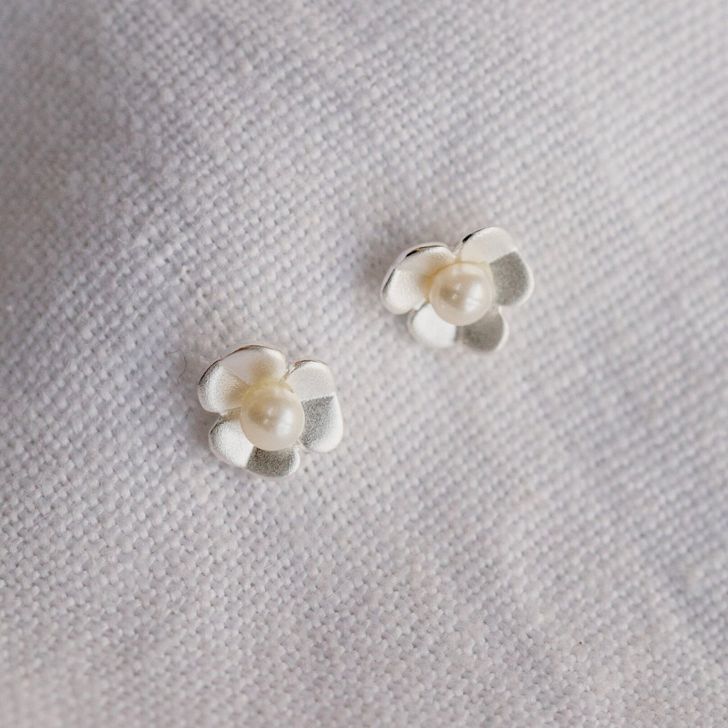 FLORA • Pearl Flower Studs