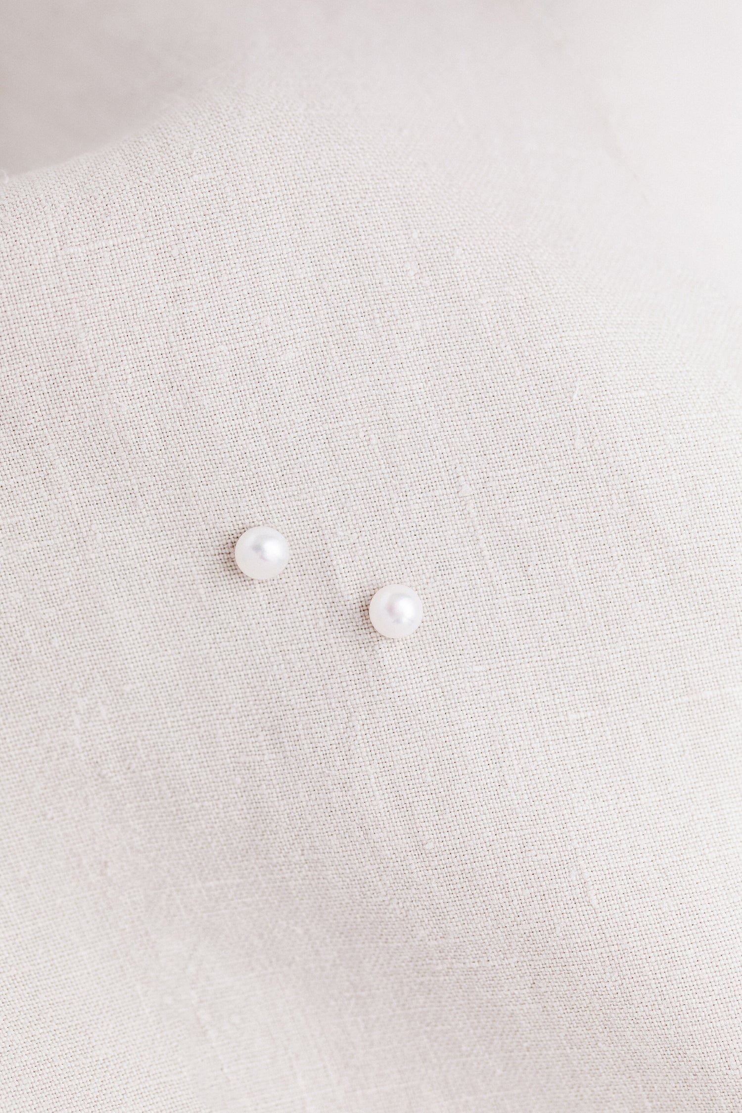 MIDI PERLE • Pearl Stud Earrings