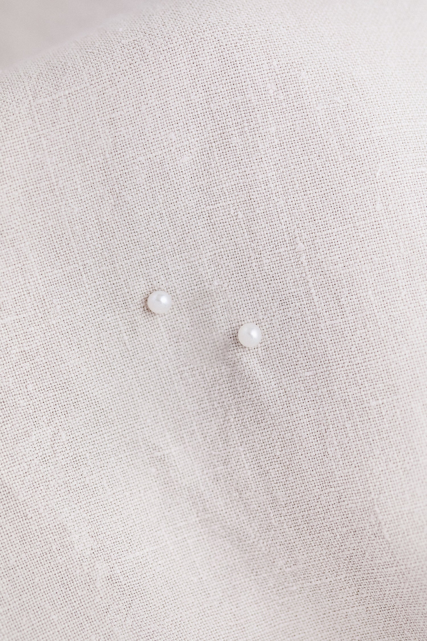 PETITE PERLE • Pearl Stud Earrings